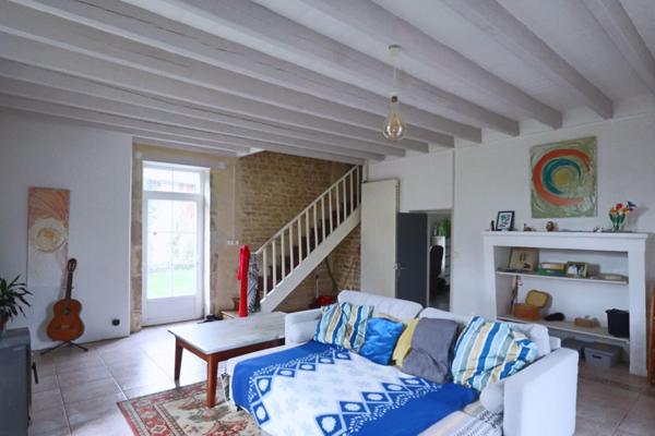 Maison 6 chambres avec nombreuses dépendances sur terrain de 10850m2