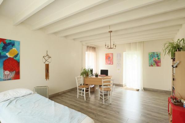 Maison 6 chambres avec nombreuses dépendances sur terrain de 10850m2