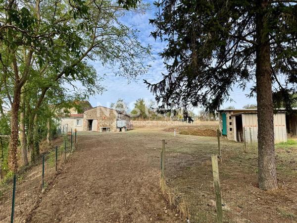 A vendre - Maison de campagne avec 7800 m2 de terrain - Le Voide - D6112
