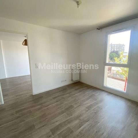 Résidence récente Appartement 2 pièces proche Centre Ville/RER E