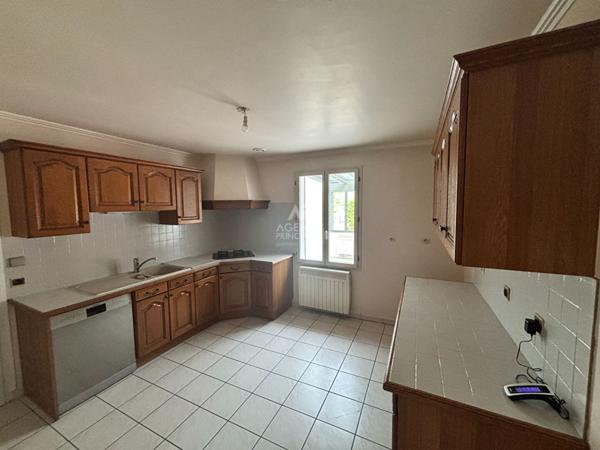 Maison Pontoise 6 pièce(s) 117 m2 €399 000 ** - Référence 11215