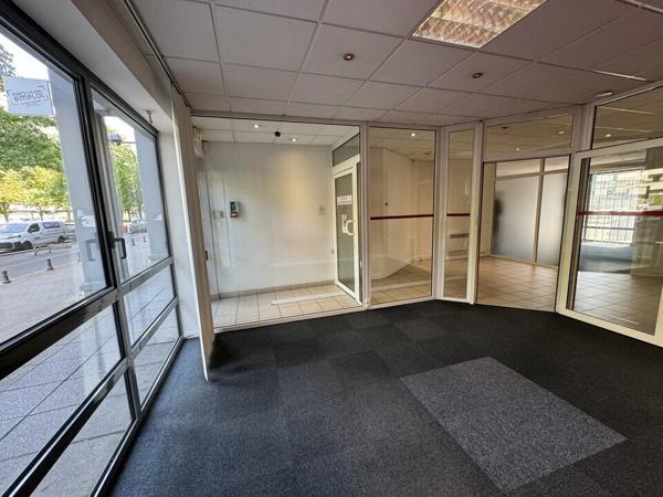 TOURS CENTRE GARE BUREAUX COMMERCIAUX DE 97 M² ET 3 PARKINGS