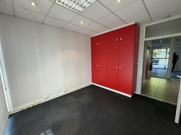 TOURS CENTRE GARE BUREAUX COMMERCIAUX DE 97 M² ET 3 PARKINGS