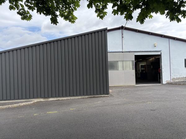 Local d'activté avec bureaux et parking