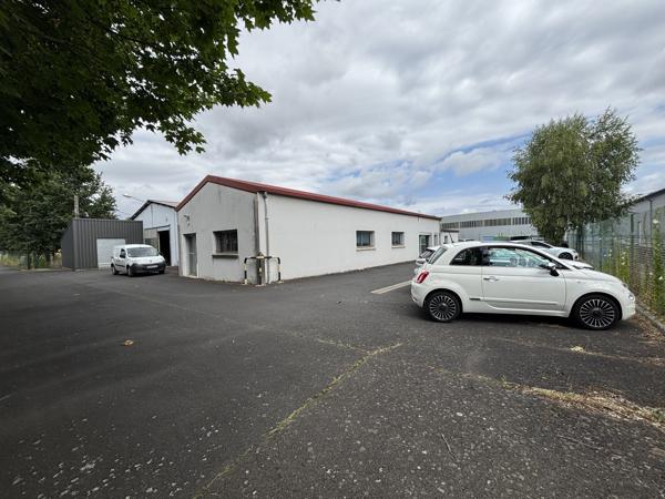 Local d'activté avec bureaux et parking