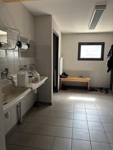 Local d'activté avec bureaux et parking