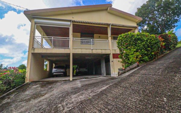 Maison à vendre    3 pièces •  Rivière-Pilote