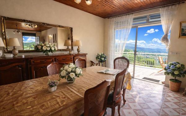 Maison à vendre    3 pièces •  Rivière-Pilote