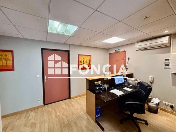 Location Local commercial 3 pièces 100 m² - 704 AVENUE ROGER SALENGRO Chaville 92370