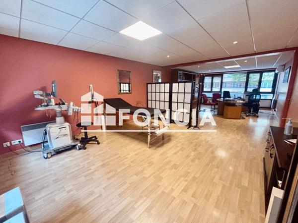 Location Local commercial 3 pièces 100 m² - 704 AVENUE ROGER SALENGRO Chaville 92370