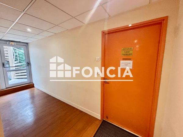 Location Local commercial 3 pièces 100 m² - 704 AVENUE ROGER SALENGRO Chaville 92370