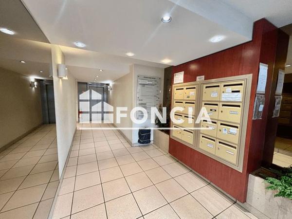 Location Local commercial 3 pièces 100 m² - 704 AVENUE ROGER SALENGRO Chaville 92370