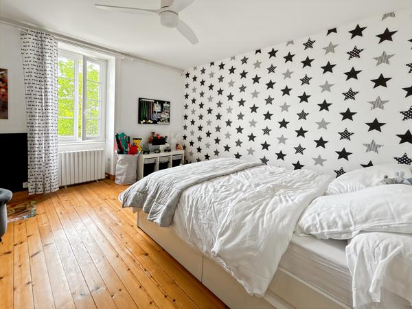 Maison
         8 pièces
        - 265 m²