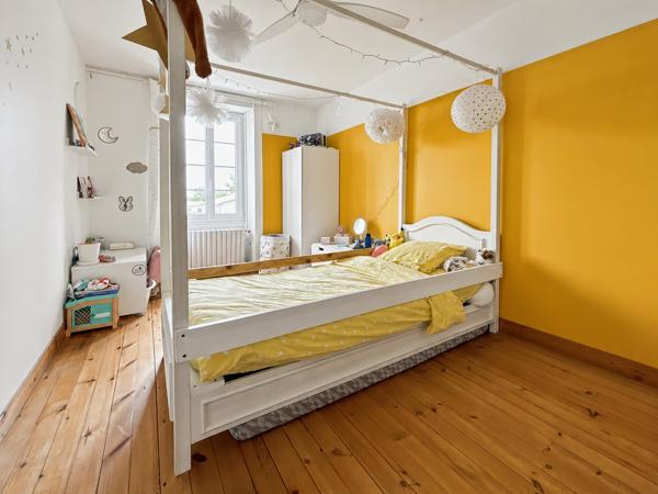 Maison
         8 pièces
        - 265 m²