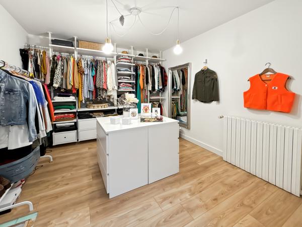 Maison
         8 pièces
        - 265 m²