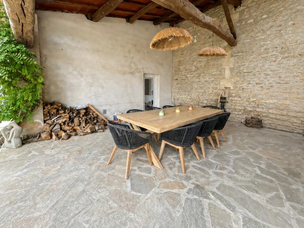 Maison
         8 pièces
        - 265 m²