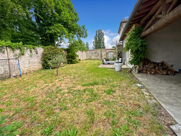 Maison
         8 pièces
        - 265 m²