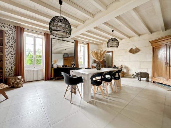 Maison
         8 pièces
        - 265 m²