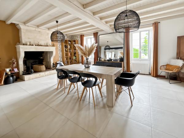 Maison
         8 pièces
        - 265 m²