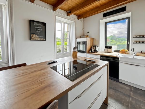 Maison
         8 pièces
        - 265 m²