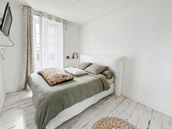 Maison
         8 pièces
        - 265 m²