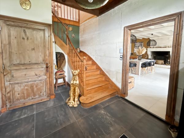 Maison
         8 pièces
        - 265 m²