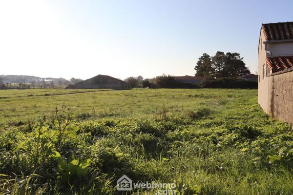 Terrain à bâtir 2757 m² à Saint-Vincent-sur-Jard 85520