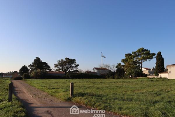 Terrain à bâtir 2757 m² à Saint-Vincent-sur-Jard 85520