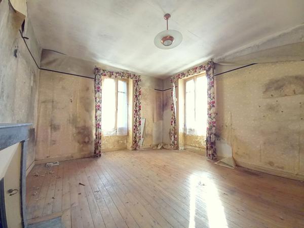Maison bourgeoise à rénover à vendre au Loroux Bottereau - 10 pièces, 4 chambres