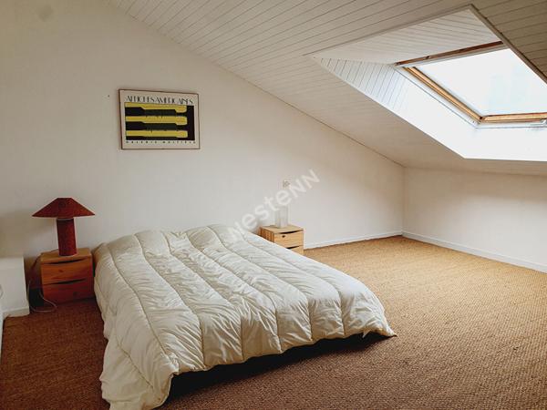 Orvault Vallée : EN VENTE Maison familiale au calme, sur la vallée du Cens, 124 m², 3 chambres et bureau, sous sol aménageable, garage. Jardin exposé Sud.