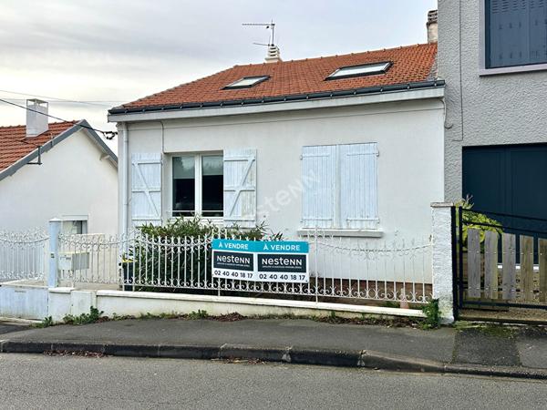 Orvault Vallée : EN VENTE Maison familiale au calme, sur la vallée du Cens, 124 m², 3 chambres et bureau, sous sol aménageable, garage. Jardin exposé Sud.