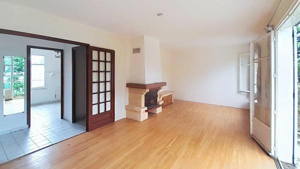 Olivet Sud. Idéal investisseur ou résidence principale. Appartement 4 chambres avec jardin 150m2, 1 stationnement et balcon privatifs + cour partagée 295m2