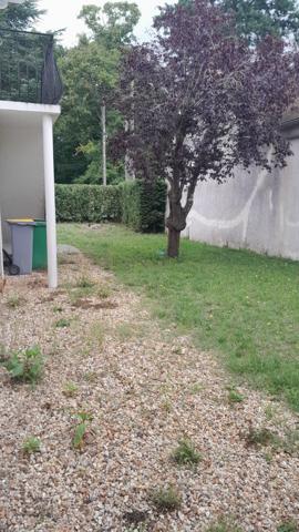 Olivet Sud. Idéal investisseur ou résidence principale. Appartement 4 chambres avec jardin 150m2, 1 stationnement et balcon privatifs + cour partagée 295m2