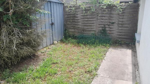 Olivet Sud. Idéal investisseur ou résidence principale. Appartement 4 chambres avec jardin 150m2, 1 stationnement et balcon privatifs + cour partagée 295m2