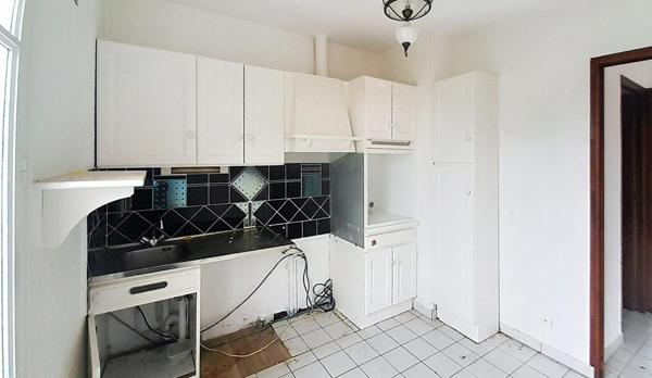 Olivet Sud. Idéal investisseur ou résidence principale. Appartement 4 chambres avec jardin 150m2, 1 stationnement et balcon privatifs + cour partagée 295m2