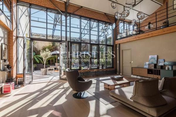 Superbe maison contemporaine au design esprit loft, baignée de lumière naturelle et ouverte sur une magnifique terrasse, au cœur de Bordeaux Bastide