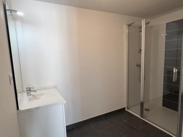 SAINT SEBASTIEN SUR LOIRE - T3 - RESIDENCE DE 2020 - STATIONNEMENT