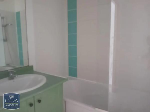 Appartement à louer 2 pièces 51m² Le Tampon (97430)