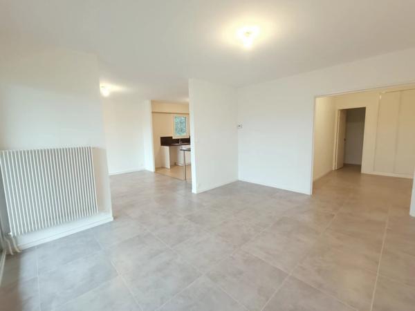 Location                                                      Appartement
                        
                     3 pièces                      86 m2                     à Nantes