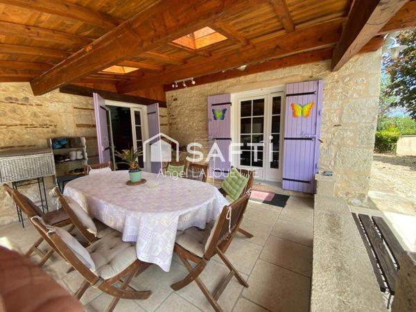 Authentique longère rénovée avec 3 chambres, 2 garages et terrasse couverte !