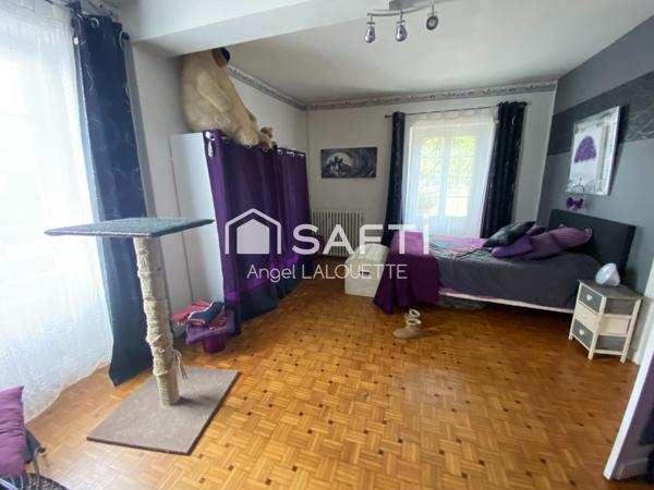 Authentique longère rénovée avec 3 chambres, 2 garages et terrasse couverte !