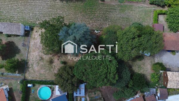 Authentique longère rénovée avec 3 chambres, 2 garages et terrasse couverte !