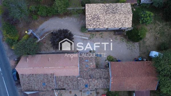 Authentique longère rénovée avec 3 chambres, 2 garages et terrasse couverte !