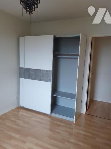 SAINT-JEAN-DE-LA-RUELLE -  DANS RESIDENCE - APPARTEMENT T2 (49,15 m²) - BALCON - PARKING EN SOUS-SOL