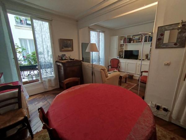 Très Bel Appartement Lumineux 2P Rue Saint Lazare