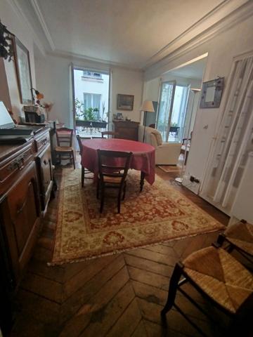 Très Bel Appartement Lumineux 2P Rue Saint Lazare