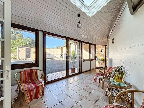 Maison en pierre rénovée à Fontenay-le-Comte - 5 pièces, 4 chambres, 160m² environ