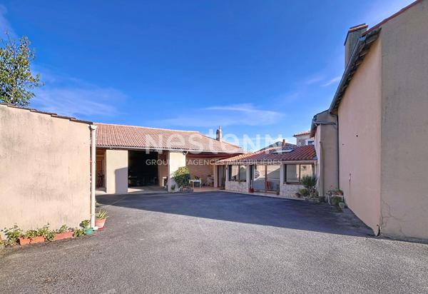 Maison en pierre rénovée à Fontenay-le-Comte - 5 pièces, 4 chambres, 160m² environ