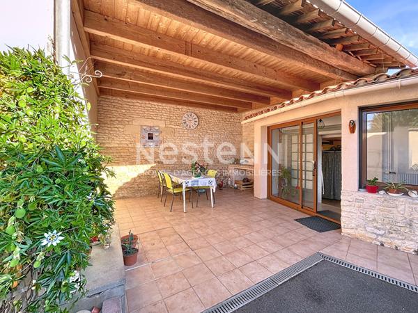 Maison en pierre rénovée à Fontenay-le-Comte - 5 pièces, 4 chambres, 160m² environ