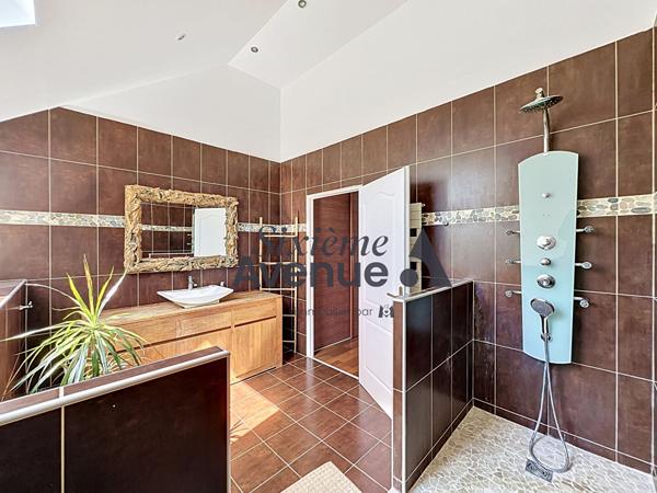 Maison 7 pièces 210.15 m2